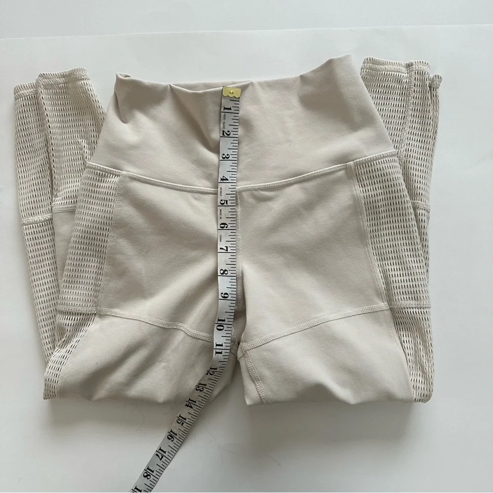 Alo Yoga Off The Grid Capri Color Bone Size Small - Picture 10 of 14